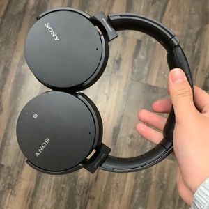 Sony wireless noise canceling headphone like new